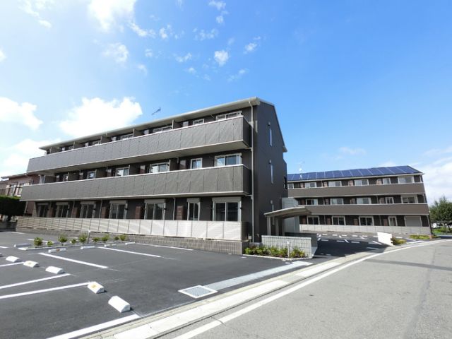 太田市下小林町のアパートの建物外観