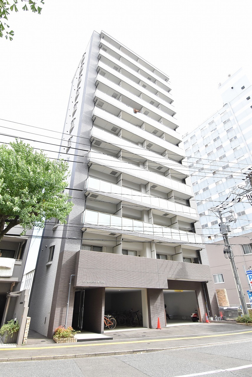 広島市中区広瀬北町のマンションの建物外観