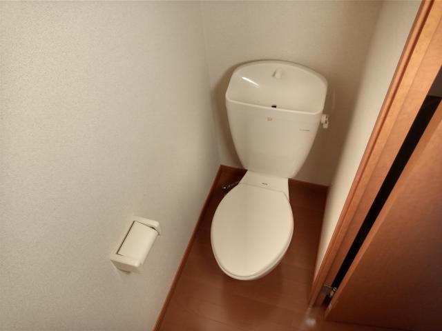 トイレ　※同タイプ部屋の写真です。