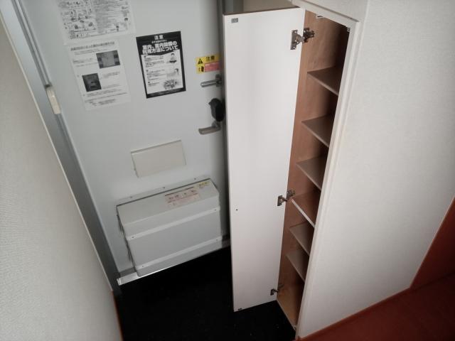 玄関　※同タイプ部屋の写真です。