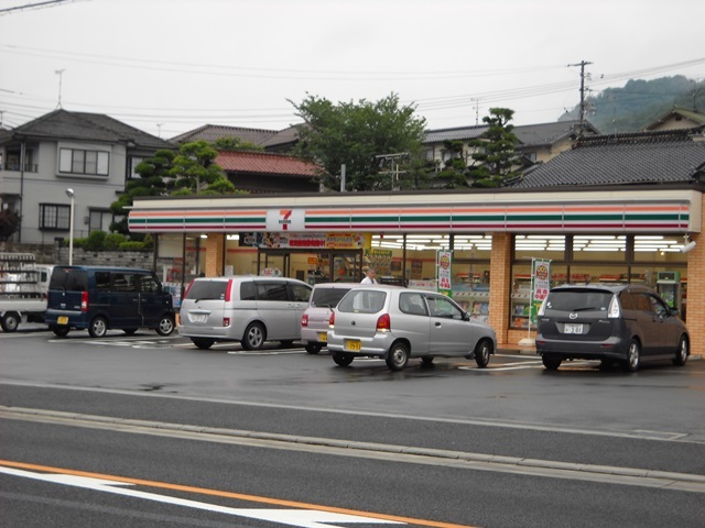 【広島市東区馬木のアパートのコンビニ】