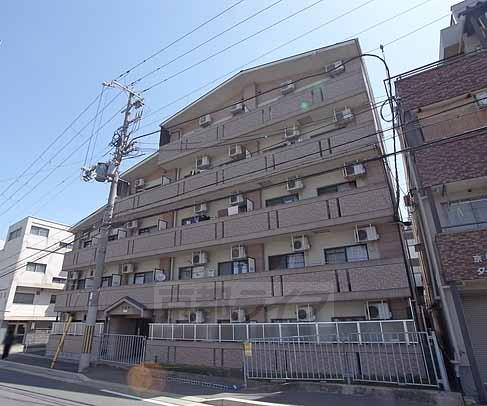 京都市右京区西京極堤外町のマンションの建物外観