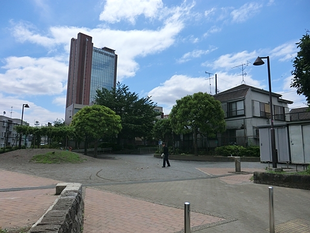 【グランドメゾン三軒茶屋の杜の公園】