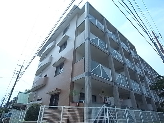 【伊丹市荻野のマンションの建物外観】