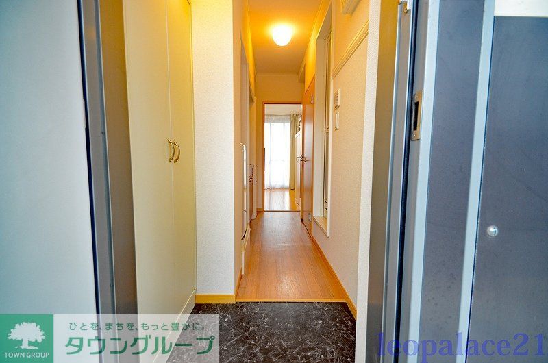 玄関　同タイプの物件写真となります