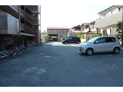 駐車場　駐車場