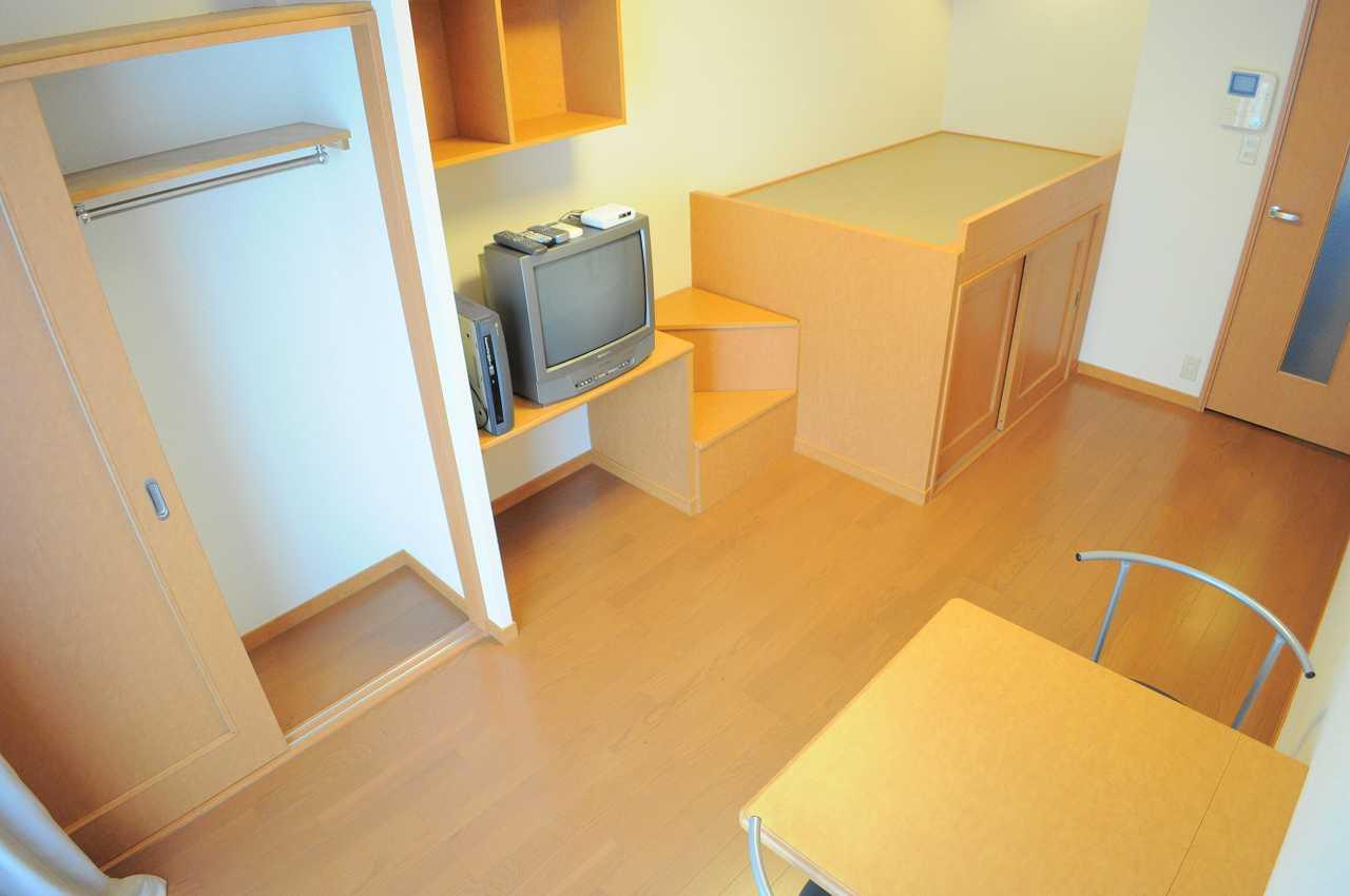 居室・リビング　1Fフローリング、2Fはカーペット。