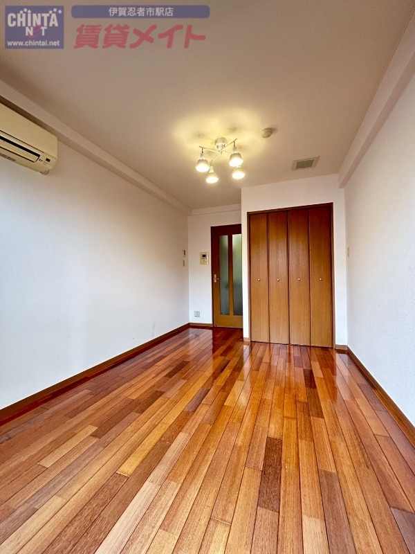 居室・リビング　分かる方には分かる、いいフローリング材使用