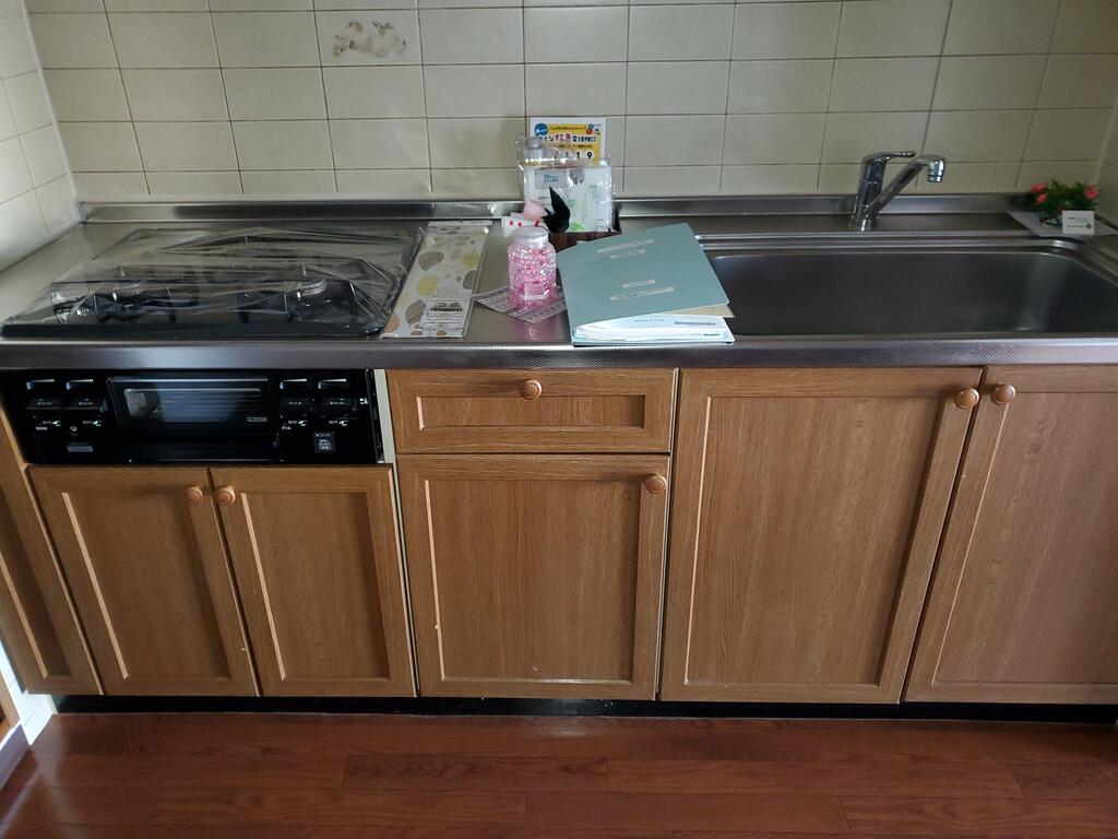 キッチン　同タイプ別室写真になります。