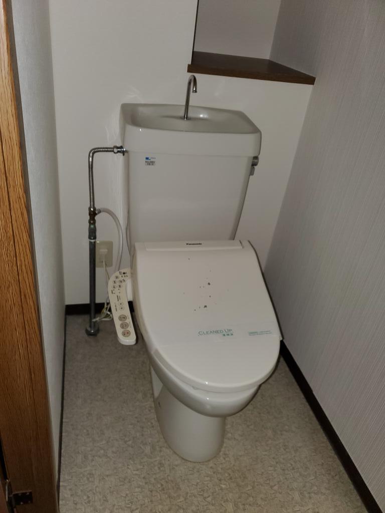 トイレ　同タイプ別室写真になります。