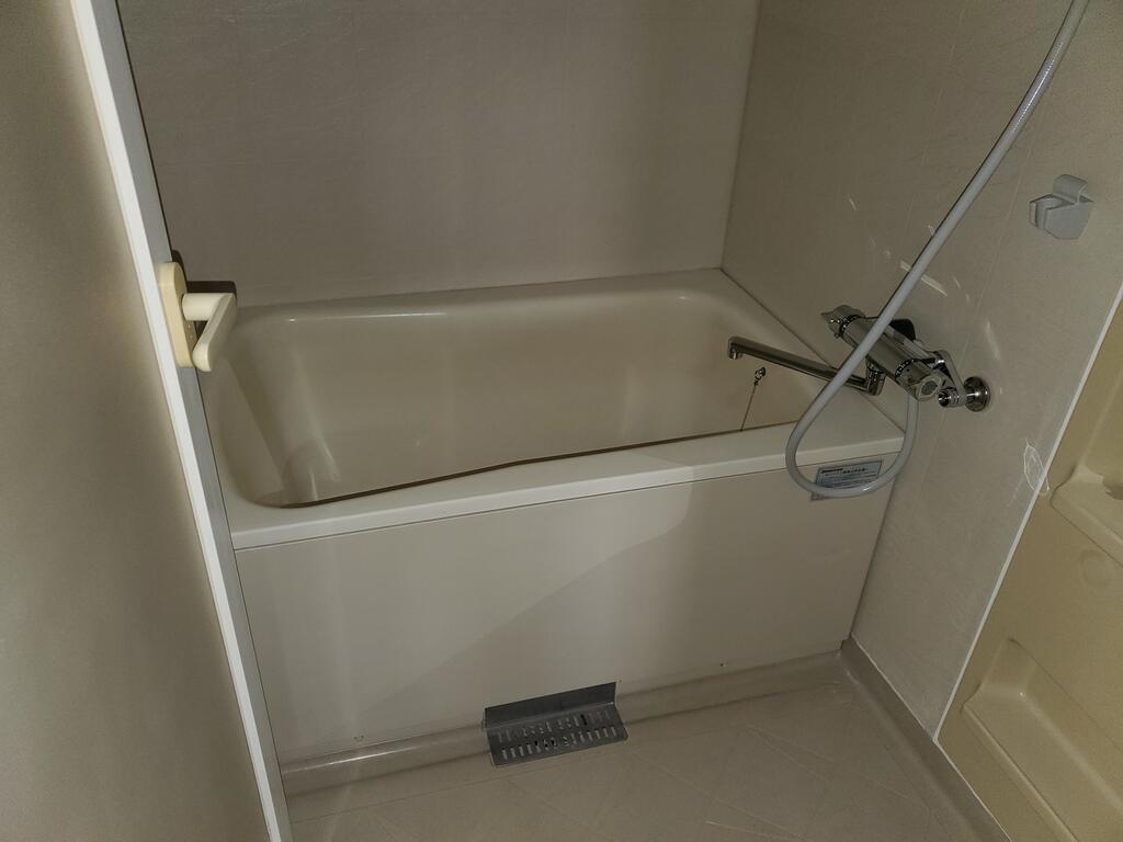 バス・シャワールーム　同タイプ別室写真になります。