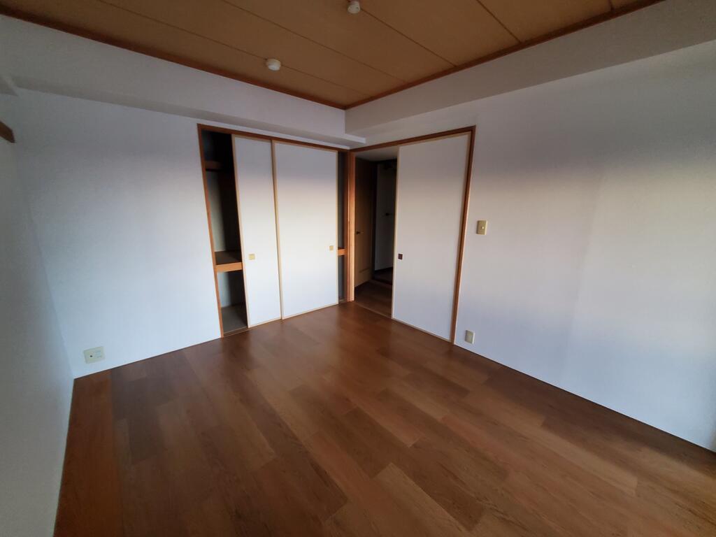 居室・リビング　同タイプ別室の写真となります。