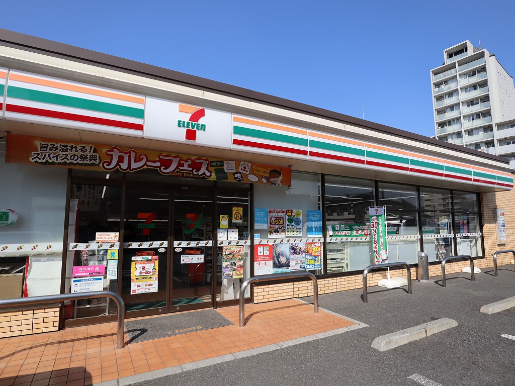コンビニ　セブン‐イレブン（コンビニ）まで140m
