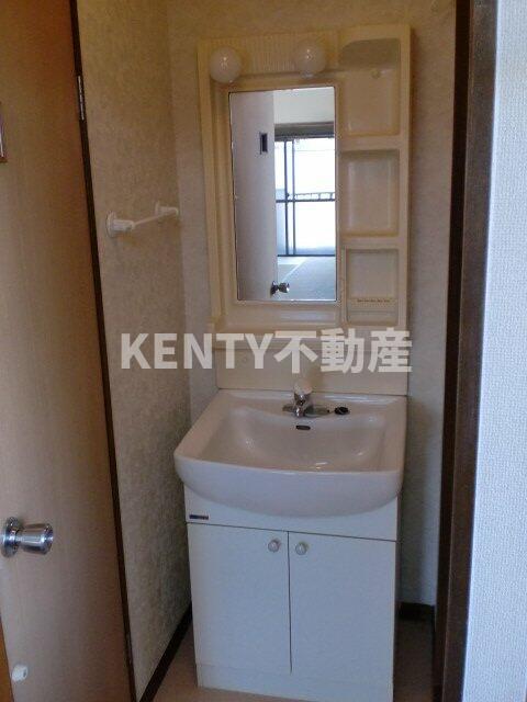 洗面設備　コンパクトで使いやすい洗面所