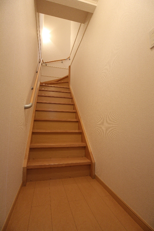 玄関　写真は同型物件です。