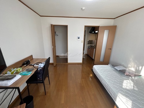 居室・リビング　ベッド、机椅子、テレビ等リブマックス仕様の家具家電付き