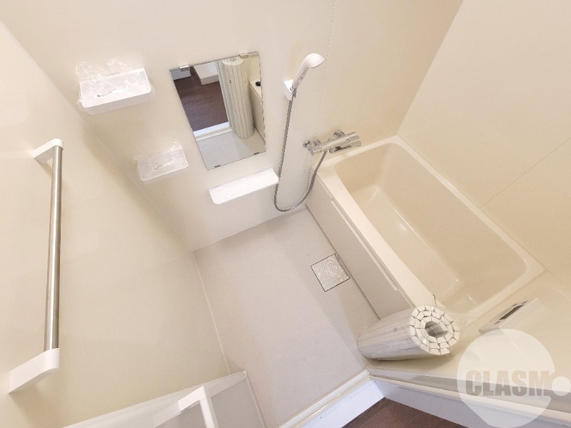 バス・シャワールーム　キレイにリフォームされています♪