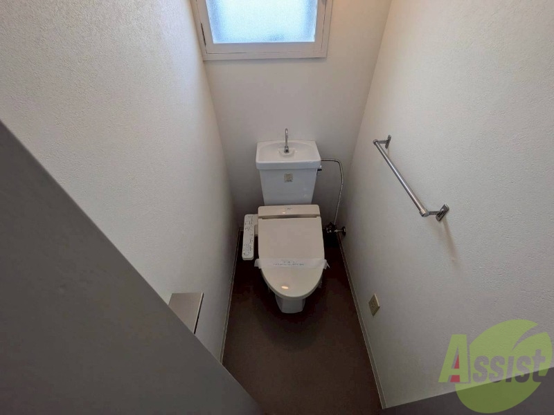 トイレ　こちらはトイレです。清潔感があり、安心して使用できます。