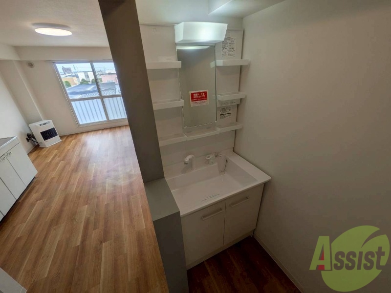 洗面設備　こちらに洗面台があります。朝の洗顔はこちらで。