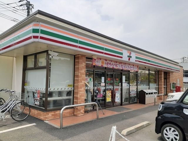 コンビニ　セブンイレブン（コンビニ）まで700m