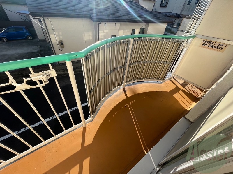 バルコニー　バルコニーは洗濯物を干すのに十分な広さがあります