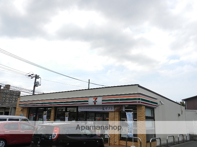 コンビニ　セブンイレブン八幡友田１丁目店（コンビニ）まで305m