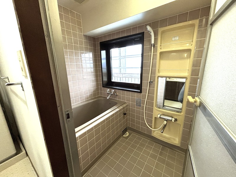 バス・シャワールーム　大きな窓からも富士を眺めます