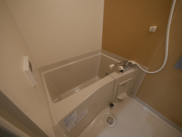 バス・シャワールーム　★浴室乾燥機があるので雨の日でも洗濯物が干せますね★