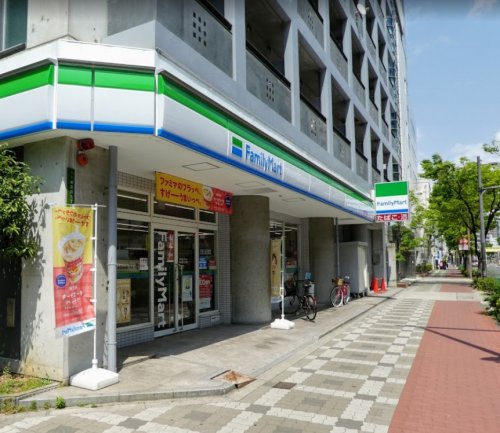 コンビニ　ファミリーマート 本庄西三丁目店（コンビニ）まで462m