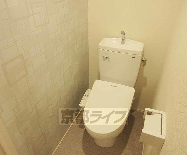 トイレ　嬉しいウォシュレット付き・