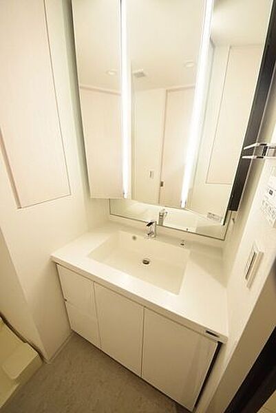 洗面設備　※別部屋の参考写真です。