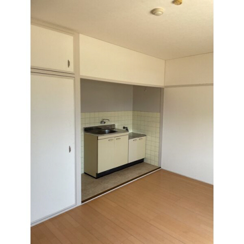 居室・リビング　同マンションの別部屋の写真です