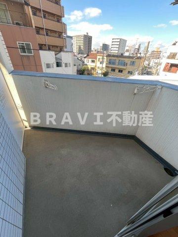 バルコニー　【ディナスティ玉造】お洗濯にも便利なバルコニー付き