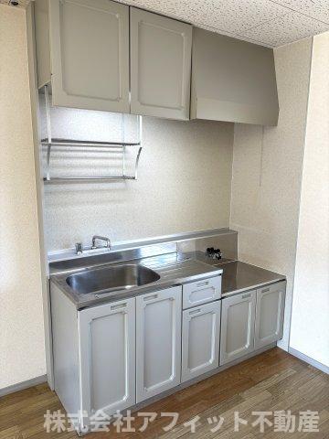 キッチン　吊戸棚付き