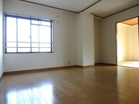 居室・リビング　室内