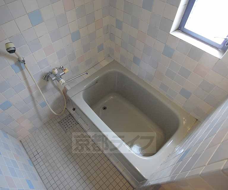 バス・シャワールーム　ゆっくり浸かれるお風呂です。