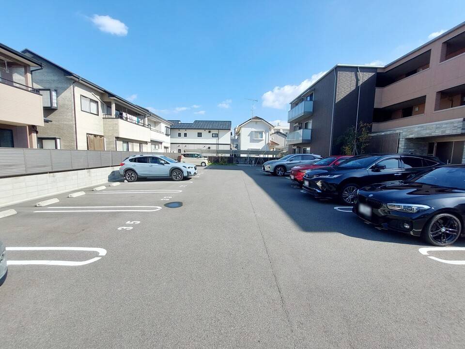 駐車場　駐車場