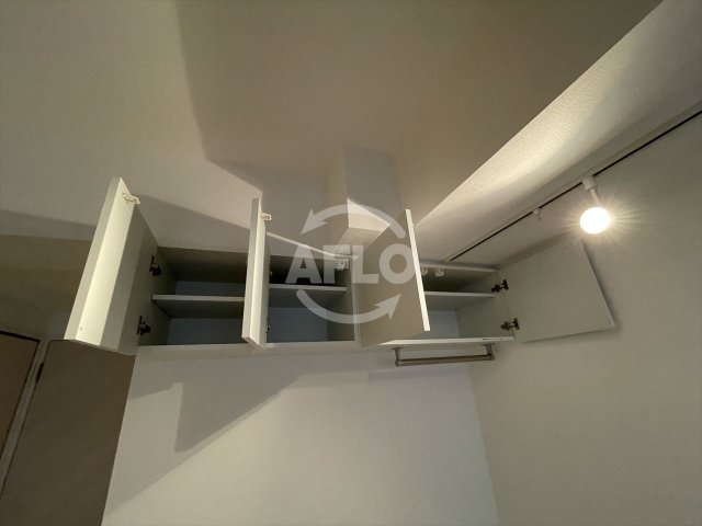 収納　SERENiTE本町エコート　上部収納棚