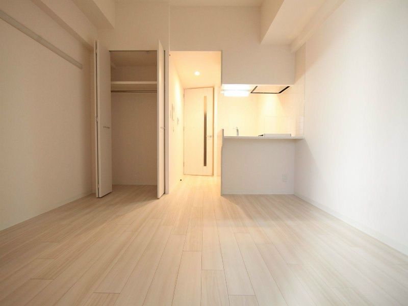 居室・リビング　洋室8.4帖　クローゼット付（収納充実してます）