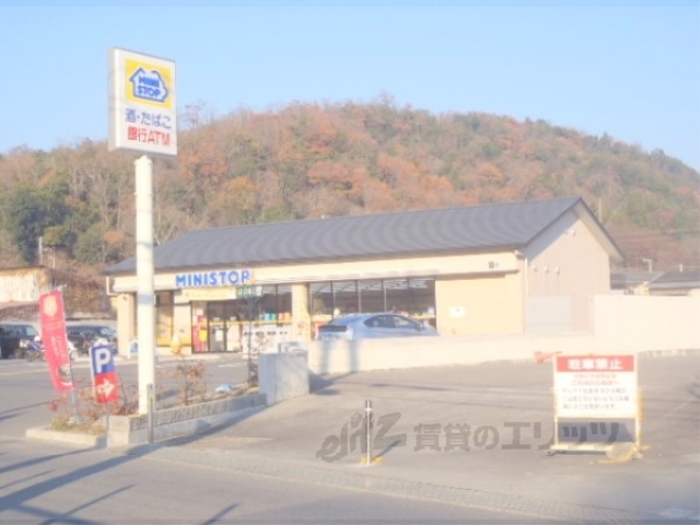 コンビニ　ミニストップ京都静市店（コンビニ）まで590m