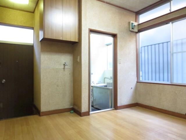 居室・リビング　こちらの居間で趣味の時間をお楽しみください