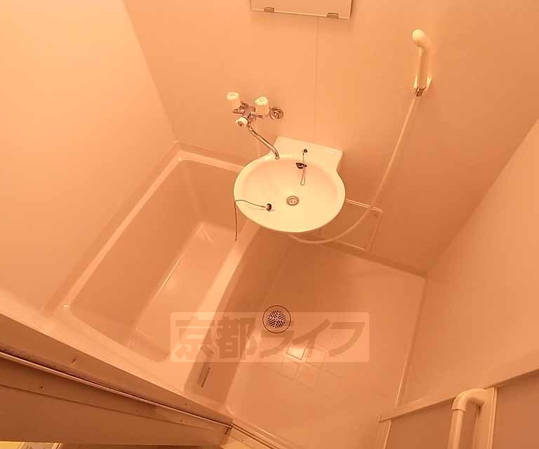 バス・シャワールーム　お風呂にも浸かれます。