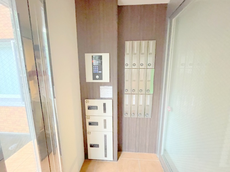 エントランス　オートロック、宅配ボックス付き♪