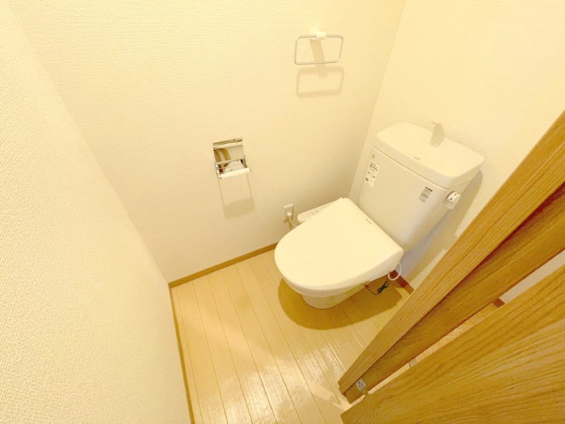 トイレ　ウォシュレット付き♪