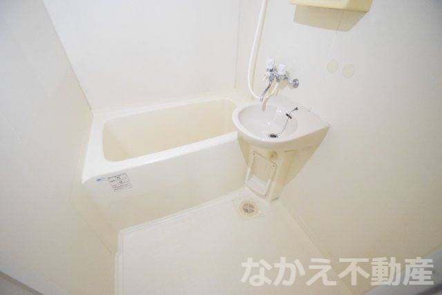 バス・シャワールーム　コンパクトで使いやすいお風呂です