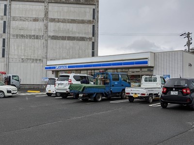 コンビニ　ローソン（コンビニ）まで779m