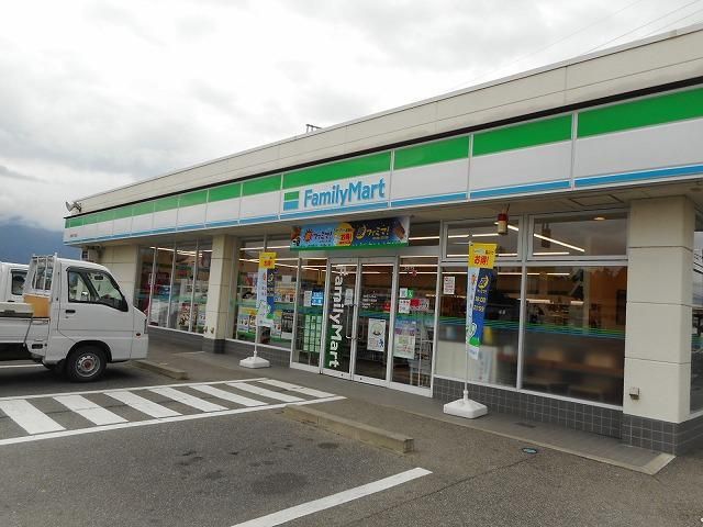 コンビニ　ファミリーマート安曇野下鳥羽店（コンビニ）まで1300m