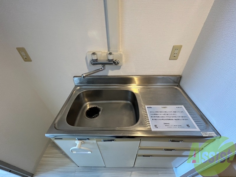 キッチン　調理は想定されていませんので卓上ＩＨなどが必要です。