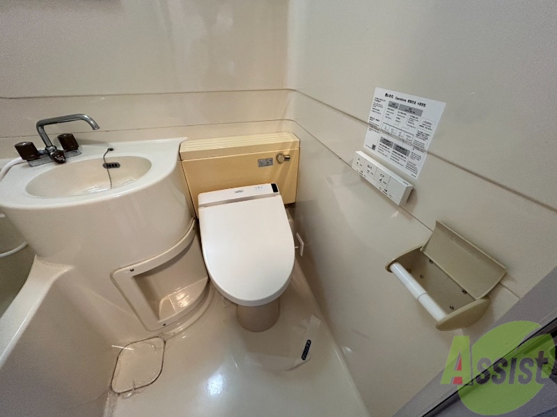 トイレ　トイレはこちらです。お風呂と一緒の仕様になります。