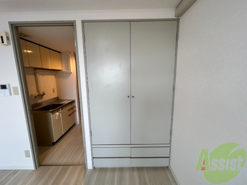 収納　クローゼットも、高さ十分のものがついております。